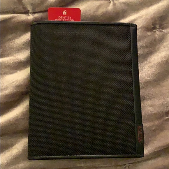 tumi id lock passport case